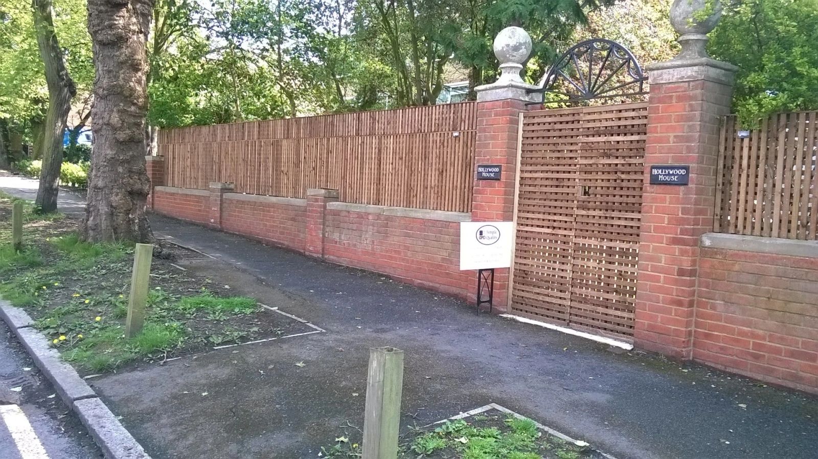 garden boundary fencing installed by Capital Fencing in Hatfield (AL9)