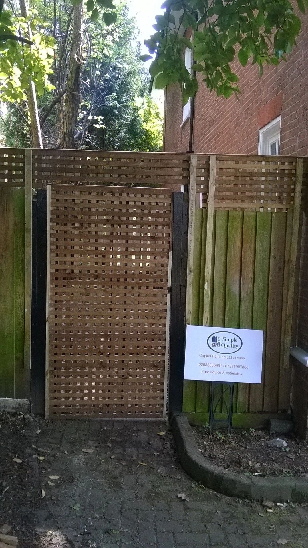 closeboard fence run installed by Capital Fencing in Barnet (EN5)